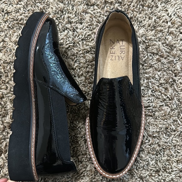 Naturalizer Women's Adra Loafer, 4.5 - Picture 5 of 5